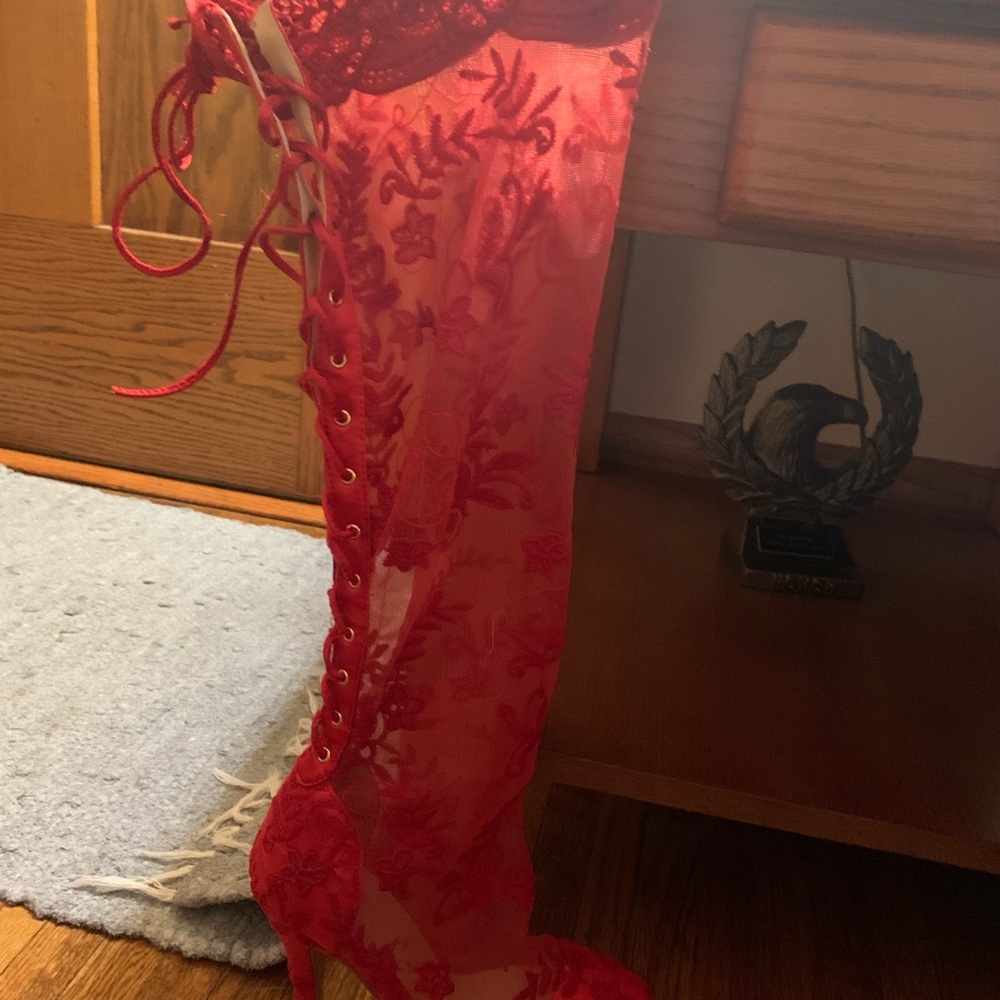 Red high heels - Picture 4 of 4